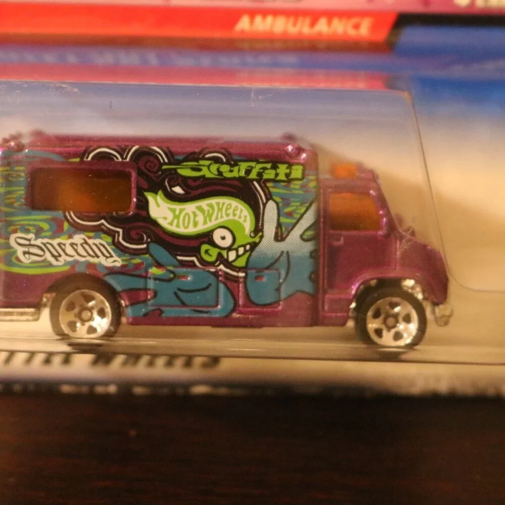 Hot Wheels Street Art Series Ambulance 1998 card